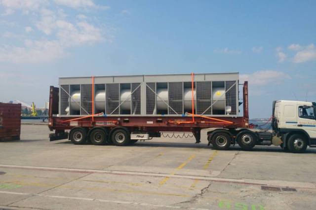 Transporte de carga pesada en el puerto con GaliTruck